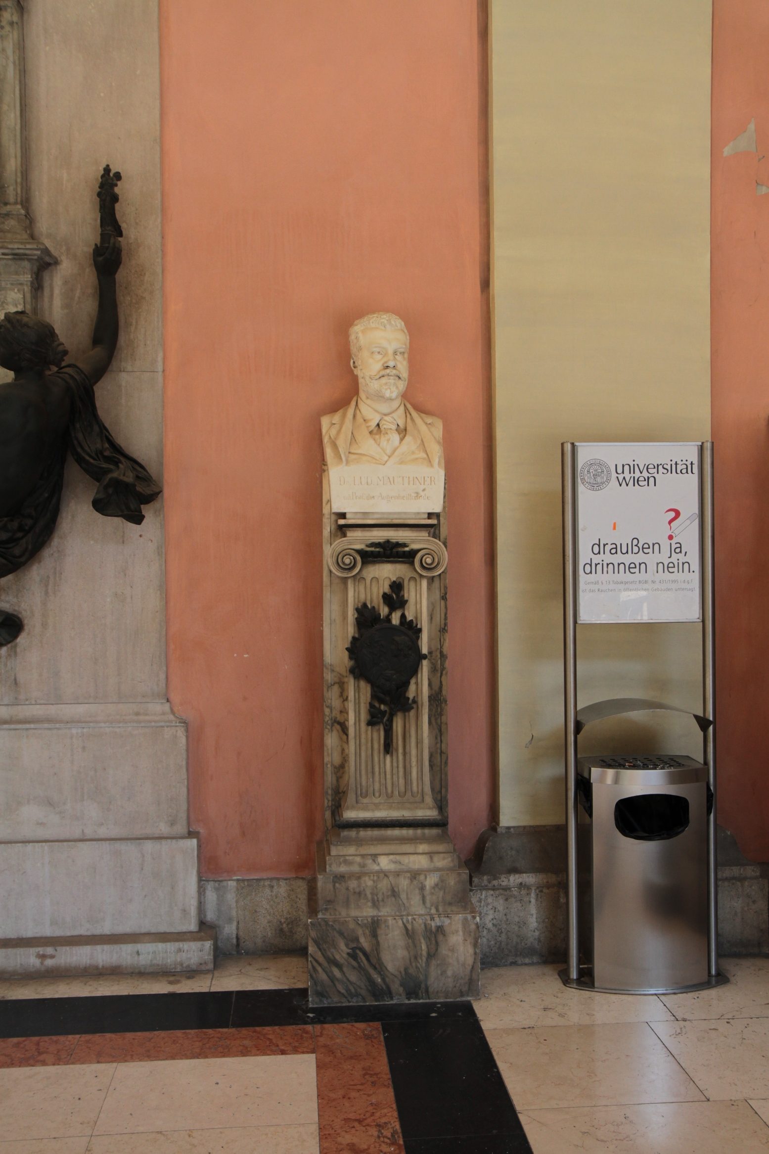 Ludwig Mauthner's bust, Medical monuments, UNI Vienna - 01.JPG